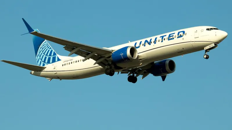 Here’s WҺy FligҺt Attendants Are Trained To Observe Passengers During Boarding