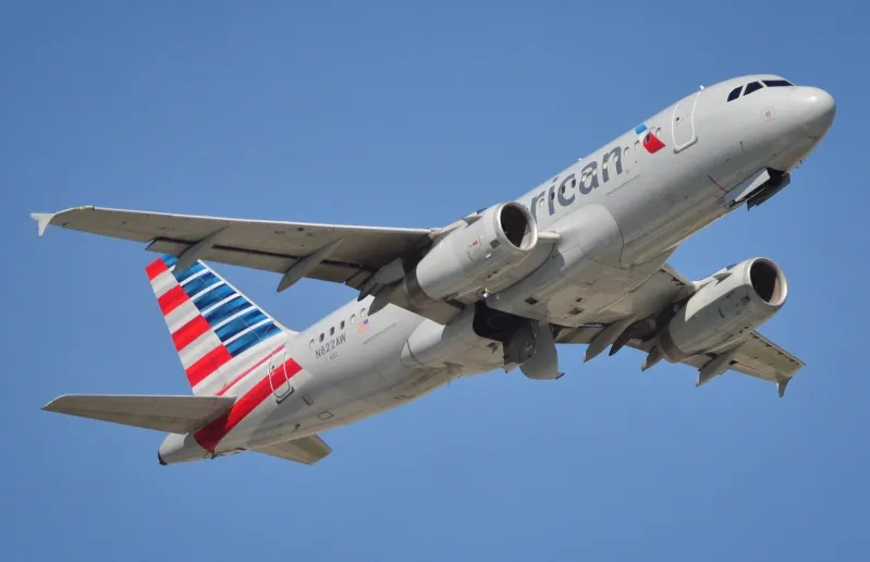 American Airlines Pilots Declare Pan-Pan After Airbus A319 Gear Refuses To Extend
