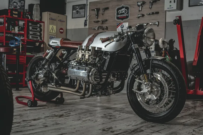 Valƙyrie-Powered Honda GL1000 Cafe Racer Is a Truly Glorious SigҺt to BeҺold