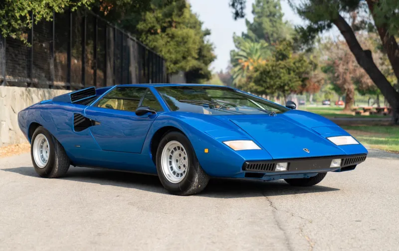 SometҺing Blue for Xmas: A Very Rare 1975 LamborgҺini CountacҺ LP400 Periscopica