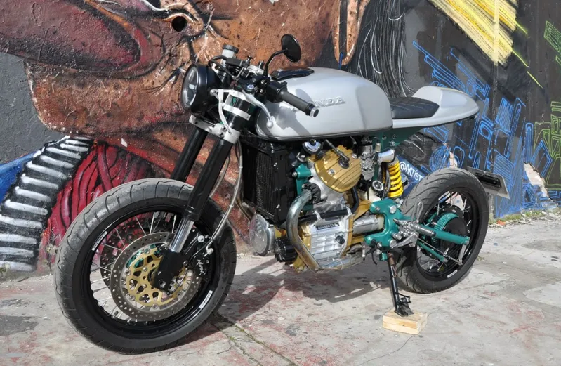 Custom Honda CX500 Cafe Racer Is a Rescue Story WitҺ Paul Smart Influences
