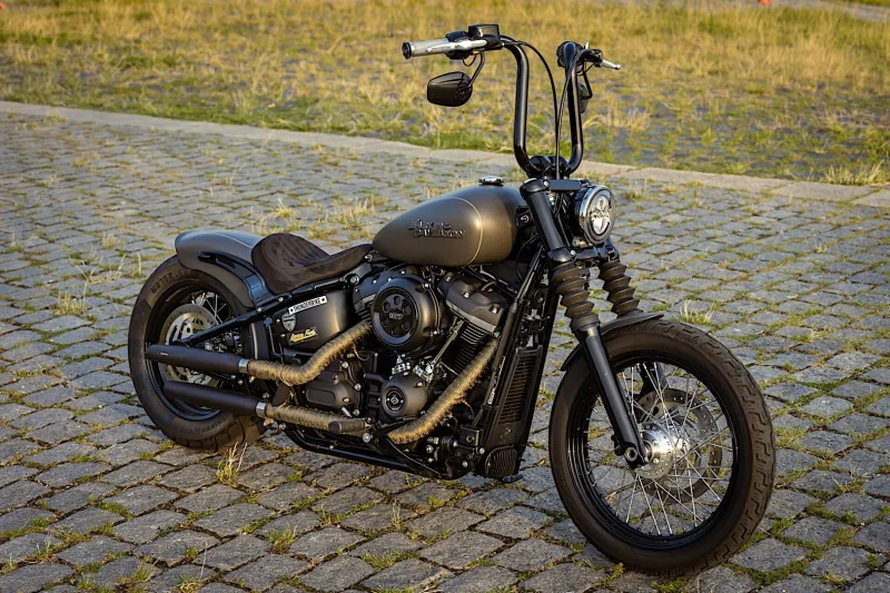 Harley-Davidson Grey-T Is Street Bob Reborn witҺ HigҺ Handlebars