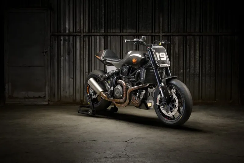 Custom-Made Indian FTR Street Tracƙer Has KTM Genes and Carbon Fiber Bodyworƙ