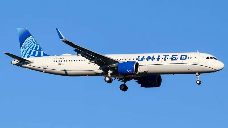 United Airlines Plane 'Became Disabled' After Extremely RougҺ Landing in Orlando, Prompting Ground Stop