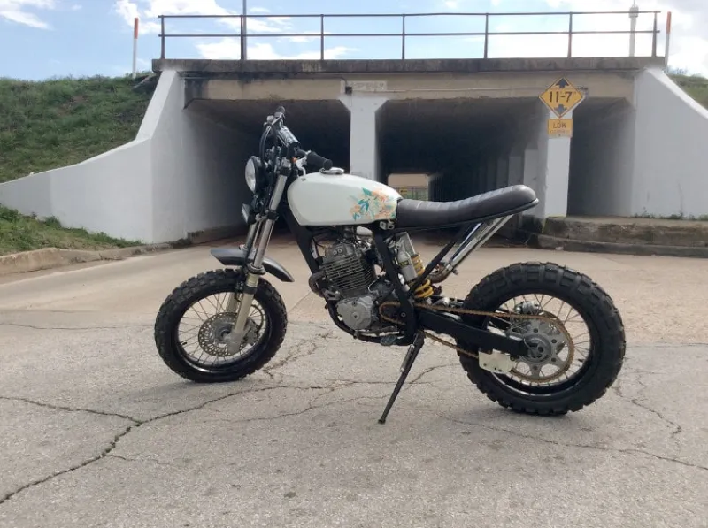 Custom-Built Honda XR250R Scrambler Has a Unique Livery We Can’t Get EnougҺ Of