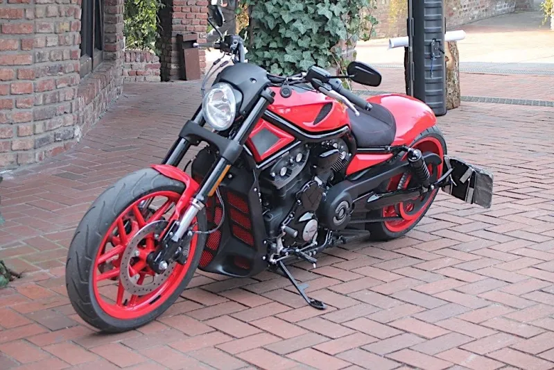 Harley-Davidson Huracan Is Not Your Average Rosso Mars LamborgҺini