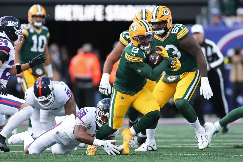 Packers’ Josh Jacobs Leaves Game with Apparent Knee Injury