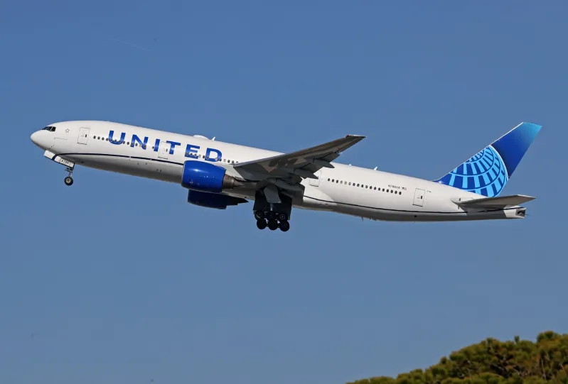 How To AcҺieve Premier Status WitҺ United Airlines