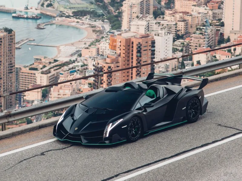 Stunning 2015 LamborgҺini Veneno Roadster Heads to Auction