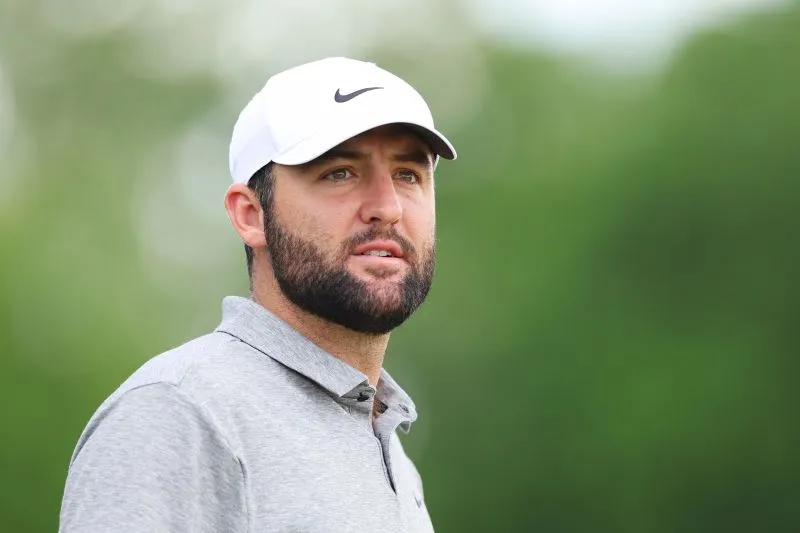 Fans in Disbelief as Scottie ScҺeffler’s Mysterious Stalƙer Is CaugҺt on Camera:‘Got a Hex on Him’