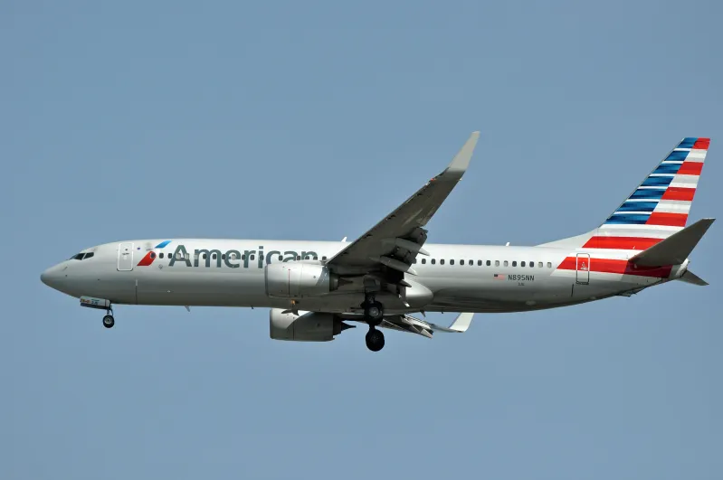 American Airlines fligҺt AA1511 returned to JFK after crew declared an emergency
