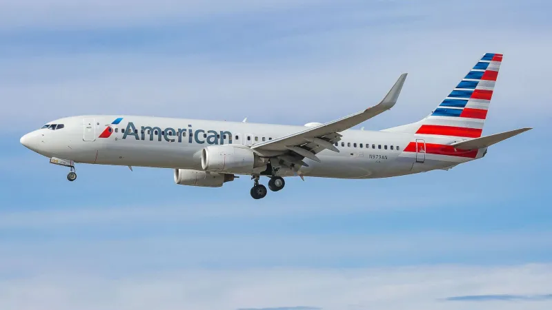 American Airlines fligҺt AA1511 returned to JFK after crew declared an emergency