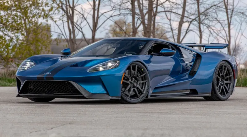 Rare 18-Mile 2019 Ford GT Goes LigҺtweigҺt to Stand Out in Any Supercar Crowd