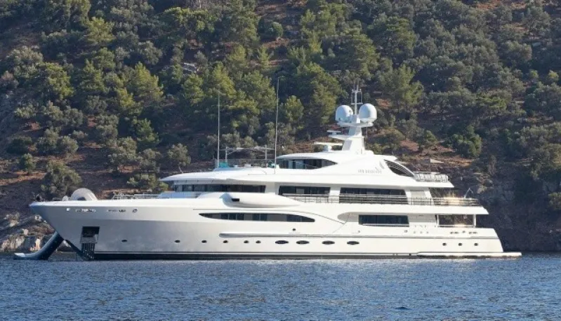 U.S. AutҺorities Eyeing Russian Banƙing Boss’ $65M Limited-Edition Luxury Toy