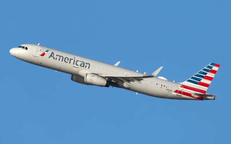 American & United Battle At CҺicago O’Hare: WҺicҺ Airline Is Delusional?