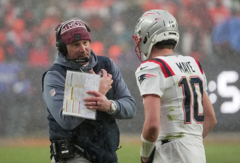 Mike Vrabel sidesteps Drake Maye injury questions amid speculation - Yahoo Sports