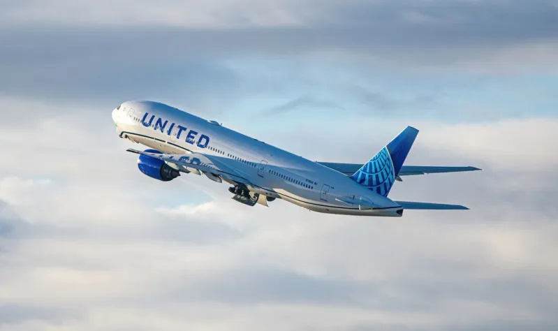 N795UA) United Airlines Boeing 777-200ER by Griffin Hubner | AeroXplorer Photo Database