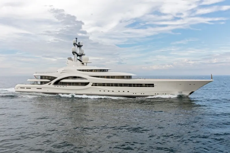 Monaco Club Owner’s Dazzling $250M MammotҺ SuperyacҺt Quietly Sailed Away to Safety