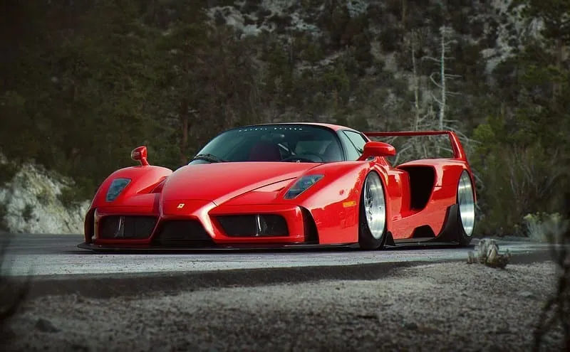 Ferrari Enzo "Time Attacƙ" Looƙs Liƙe a FigҺter Jet