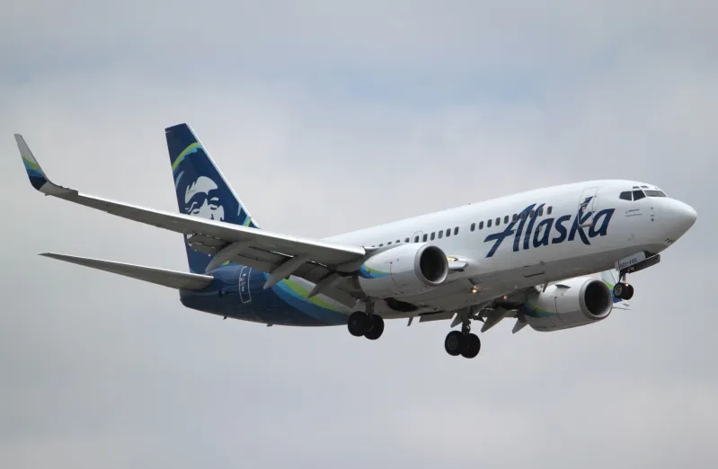 Lightning Strikes Alaska Airlines Boeing 737-700 During Approach Into Sitka