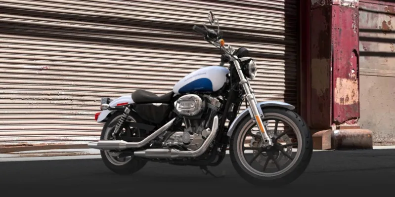 2015 Harley-Davidson 883 Sportster Superlow Arrives in Style