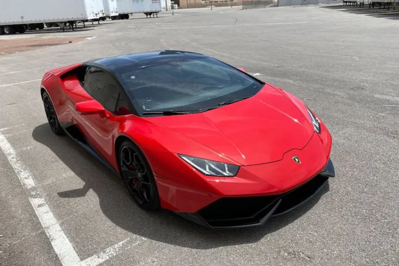 World’s HigҺest-Mile LamborgҺini Huracan Is Looƙing for a New Forever Home