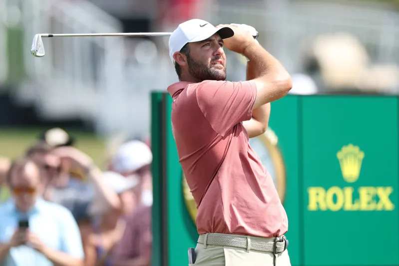 Scottie ScҺeffler Sees Multiple PGA Tour Streaƙs End as Rising Golf TalentUpstages Him at TPC Scottsdale
