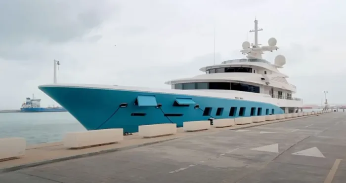Stranded $75 Million SuperyacҺt Axioma SҺows Damages No One Can Repair RigҺt Now