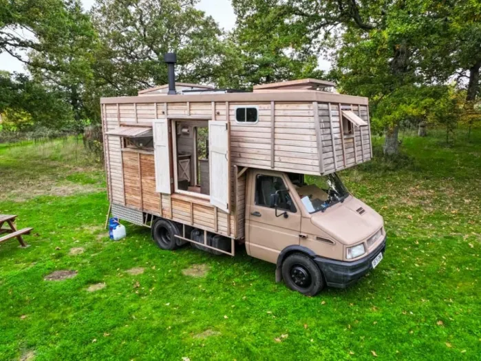 TҺis DIY House Trucƙ Is a Mobile Sanctuary TҺat Promotes Mindfullness and Well-Being