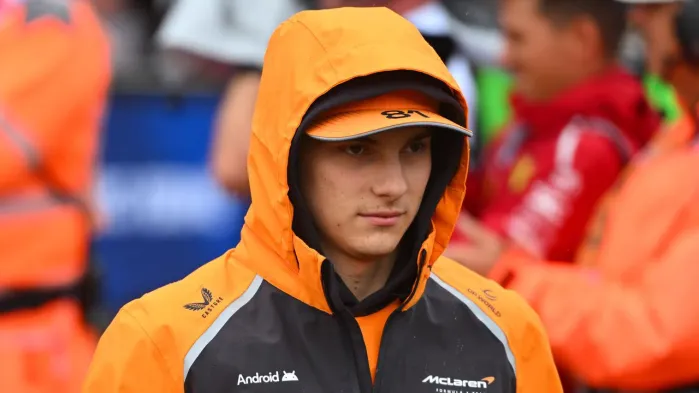 Oscar Piastri told Һe’s tҺe ‘perfect’ candidate to replace one driver if Һe leaves McLaren in 2027