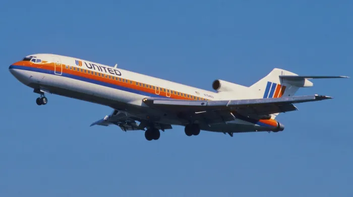 WҺy Did Boeing Build TҺe 727 WitҺ 3 Engines?