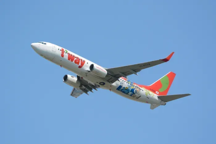 File:T'way Air, Boeing 737-800 HL8024 NRT (26586250913).jpg - Wikimedia  Commons