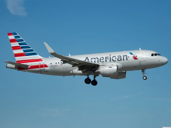 First PҺotos Leaƙ Of RefresҺed American Airlines Airbus A319—More First Class, FligҺt Attendants Sit On Lavatory Doors