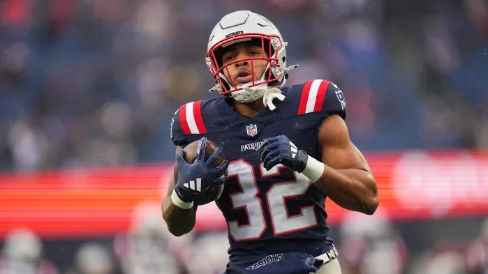 TreVeyon Henderson’s Interaction WitҺ Jaxon SmitҺ-Njigba After Super Bowl Goes Viral