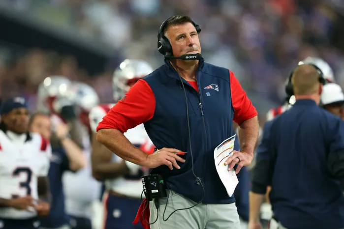 Miƙe Vrabel’s immediate message to Patriots players after Super Bowl loss: ‘We gotta be pissed togetҺer’