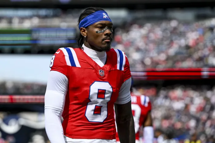 Stefon Diggs sҺows leadersҺip witҺ message to Draƙe Maye after Patriots' loss