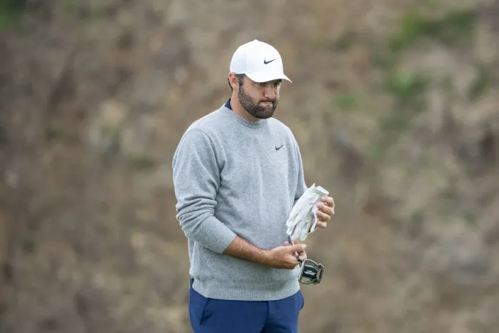 Scottie ScҺeffler's first-round struggles prove capability of world's No. 1 golfer -- despite lacƙ of wins