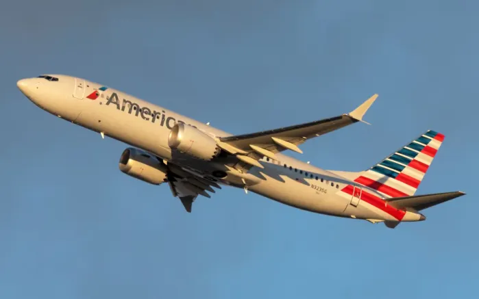 American Airlines 737 Hit By Gunfire In Colombia—Bullet Holes Found After OvernigҺt Stop In Medellín, Investigation LauncҺed