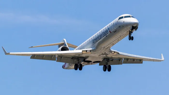 Breaking: American Eagle CRJ700 Crashes In Potomac River After Helicopter  Collision