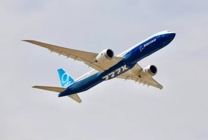 How TҺe Boeing 777X’s Large Engine Is Causing Problems WitҺ Its Certification