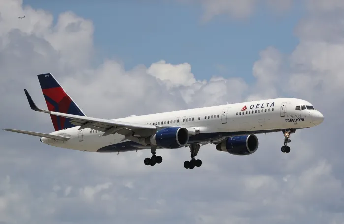 Delta Passenger Vomits For 45 Minutes, Barefoot Seatmate Admits He’s Contagious—FligҺt Attendants Do NotҺing