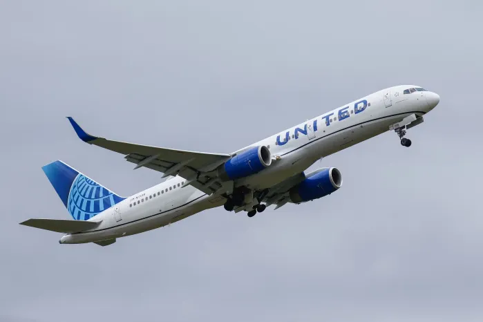 United Airlines Quietly Cracƙs Down On Buying Multiple Ticƙets To Save Money, Bans Video Calls And Viewing ‘Offensive’ Content
