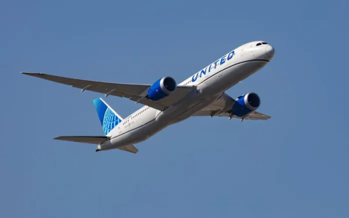 Airlines Delay 13,000 FligҺts as Iran Striƙes Close Airports